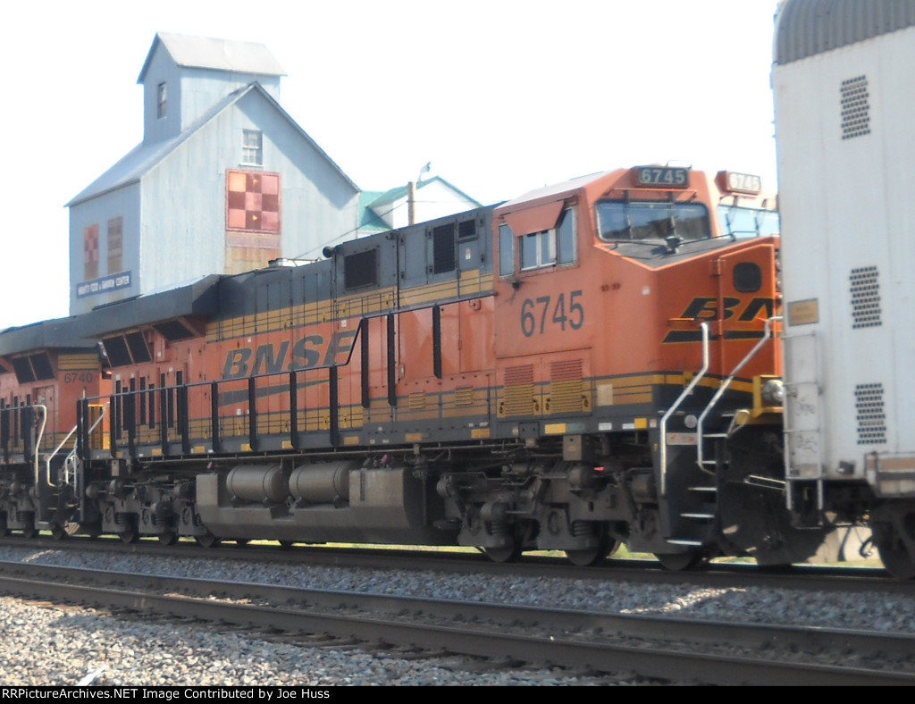 BNSF 6745